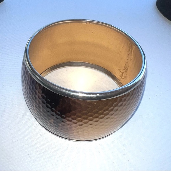 ♦️ Silver and Brown Hammered Bangle Bracelet - Picture 1 of 3